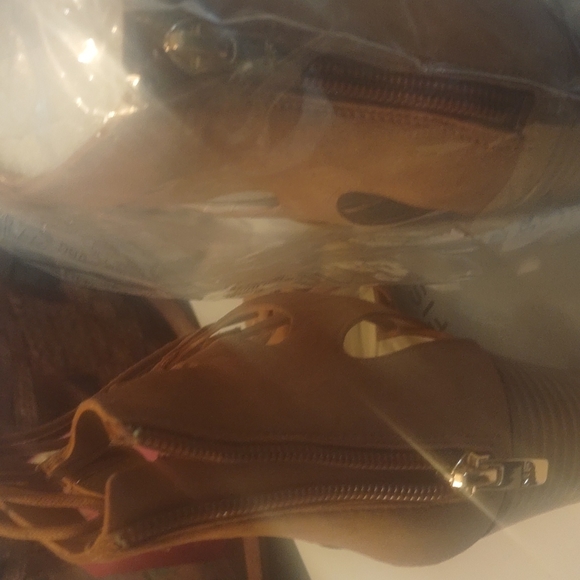 Shoes - Picture 2 of 3